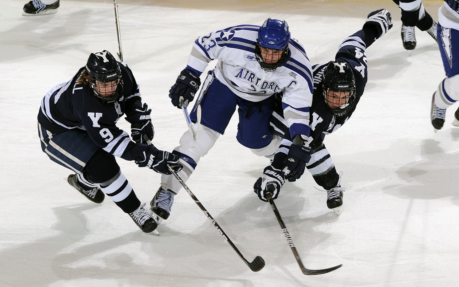 巴黎圣日耳曼对阵AC米兰，阿克扛起全队，书写个人英雄主义新篇章