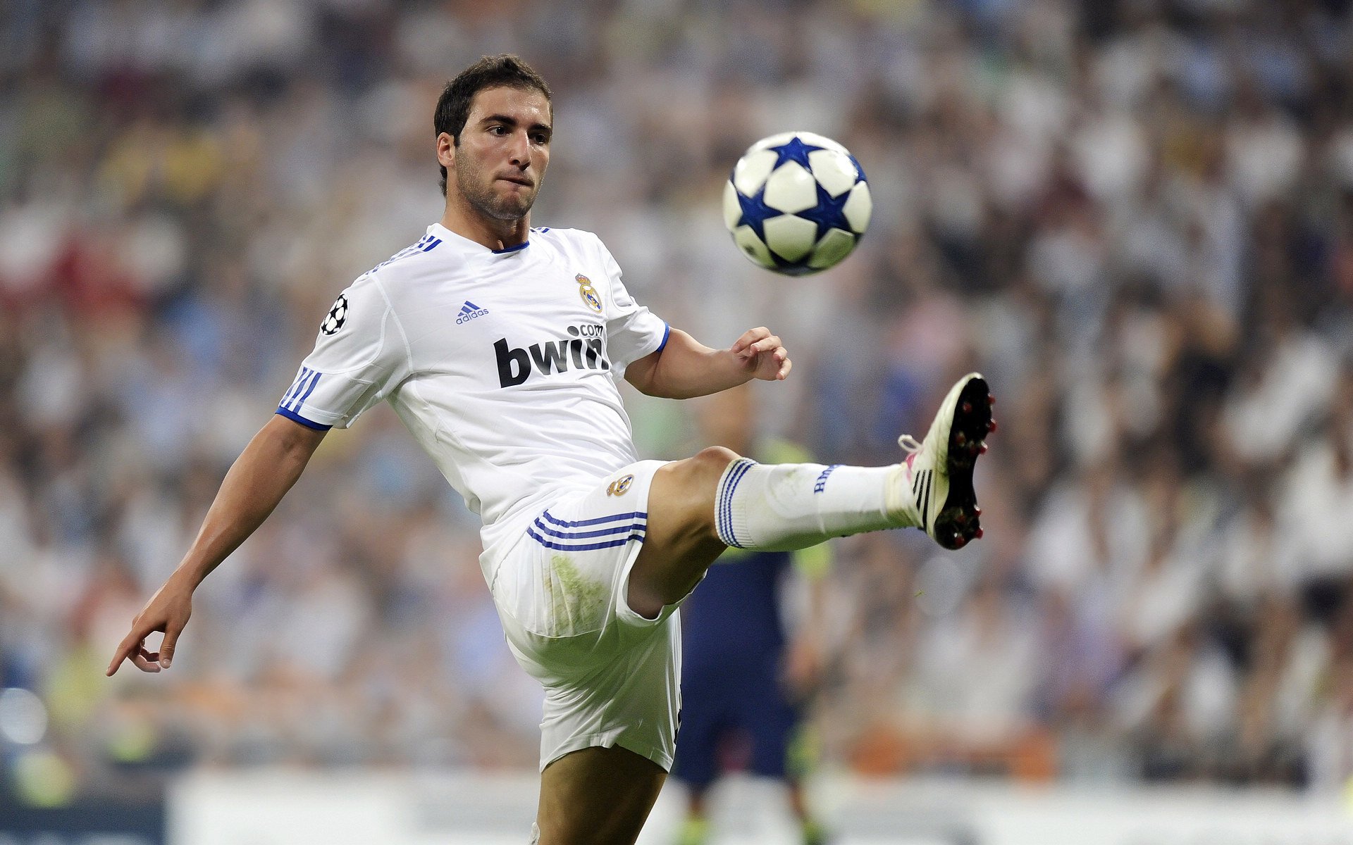 南美风暴席卷绿茵场，巴拉圭轻取爱尔兰，孙兴慜主宰比赛走向