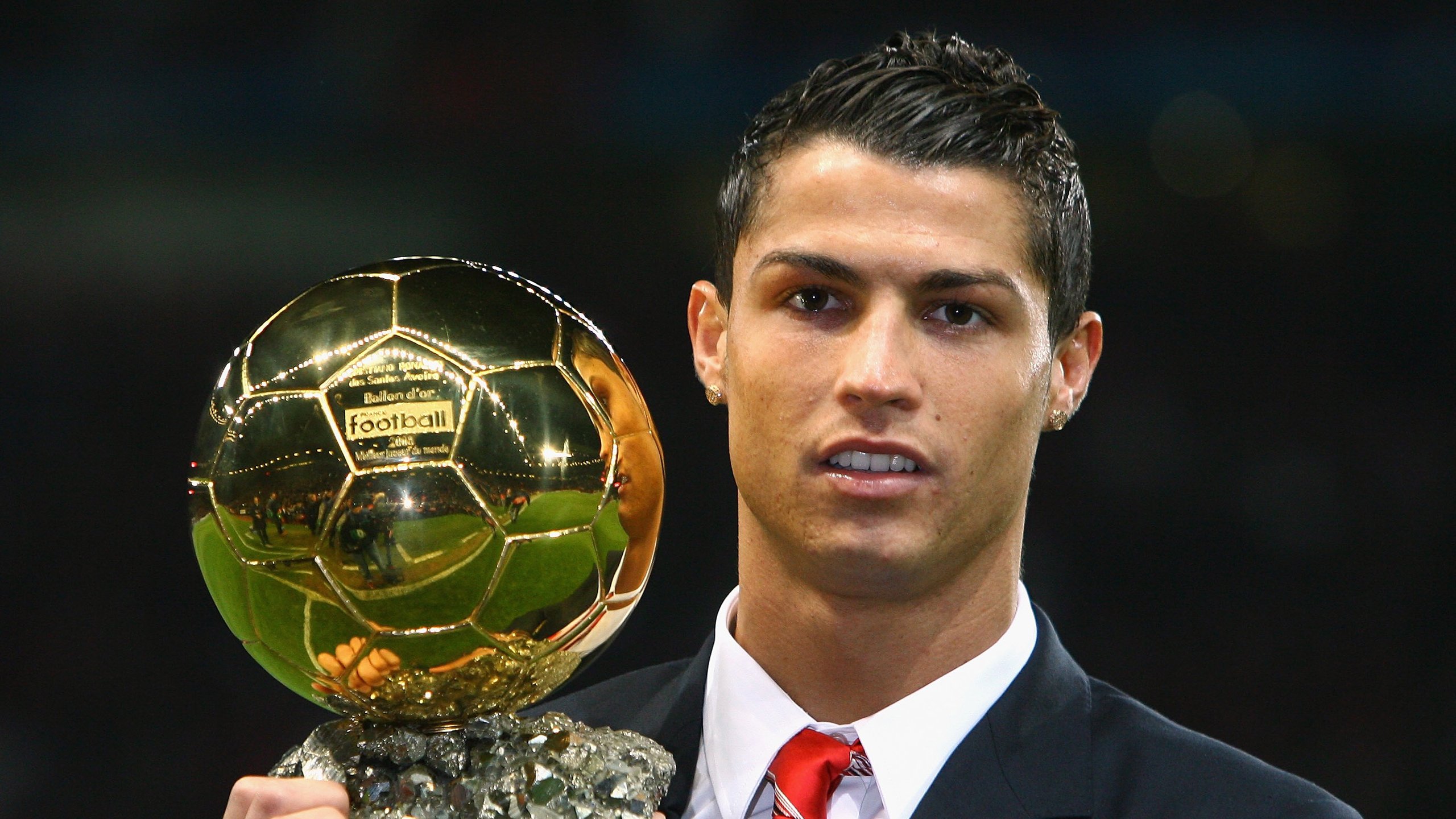 开云体育-当金字塔之光黯淡，萨卡在东方战场的关键接管，映照非洲足球的残酷与新生